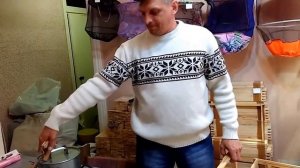 ПЧЕЛОВОДСТВО  КАК ВСКРЫВАТЬ РАСПЕЧАТЫВАТЬ СОТЫ РАМКИ   ОБЗОР Секреты начинающим пчеловодам от А до