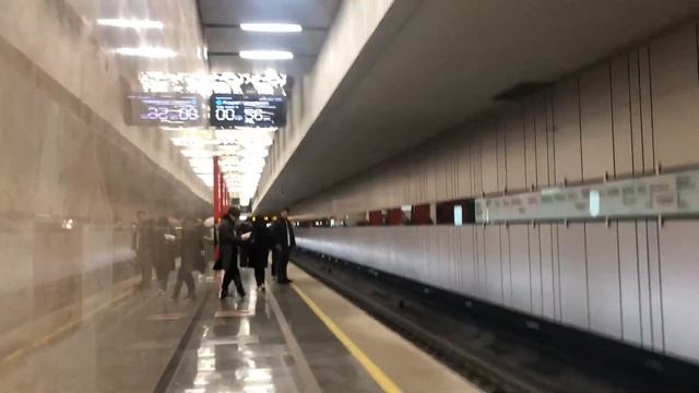 Лифт и электропоезда«Москва 2020 (Дейна)»на станции метро«Мичуринский проспект»// 9 апреля 2022 год смотреть онлайн