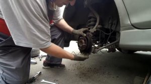 Заклинило колесо на Хендай Сонате. Чиним.