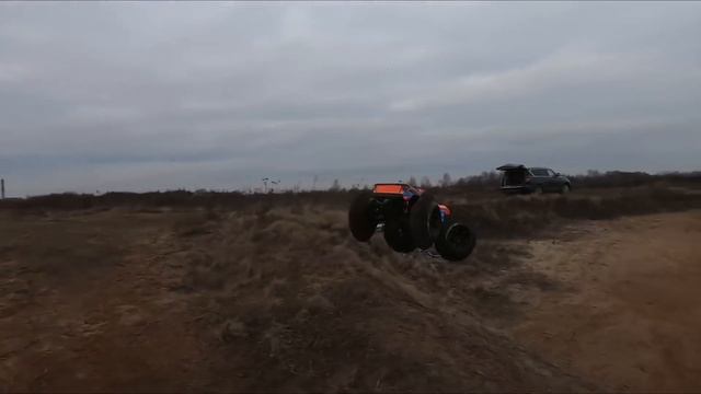 TRAXXAS MAXX Power!!! ... Бешеный монстр! Дуем блины из шин! смотреть онлайн