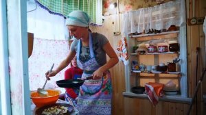 КУПИЛ 2 ДОМА В ДЕРЕВНЕ _ ПРИЕХАЛА КАТИНА СЕСТРА _ ДЕЛАЮ ОТОПЛЕНИЕ _ РАСТЕГАИ ИЗ РУССКОЙ ПЕЧИ