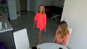 МАЖОРКА ИЗДЕВАЕТСЯ НАД ПОДРУГОЙ