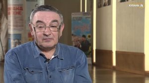 Режиссер спектакля «Кубанские казаки» Кирилл Стрежнев - большая часть спектакля — гротеск и арбузы