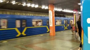 Киевский метрополитен. Киев, станция метро Почайна (бывшая Петровка)