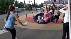 Круглые качели на детской площадке ?♂️?♀️?♂️