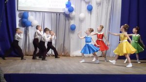 Танец "А у нас во дворе"