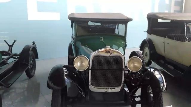 Парад ретро-автомобилей–3. Выставка в аэропорту, Москва/2019 смотреть онлайн