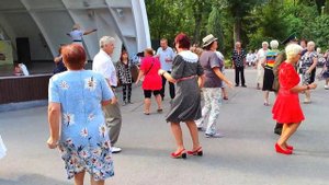 Карие очи Танцы в парке Горького Харьков Август 2021