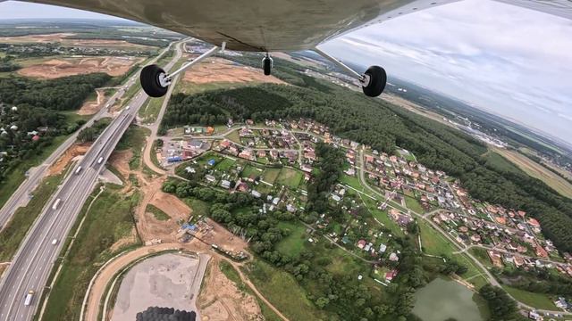 Воздушная прогулка на самолете над летним Подмосковьем