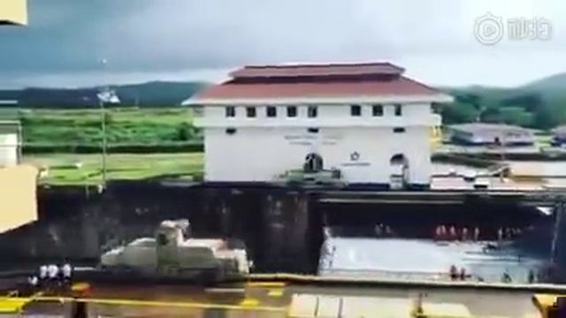 Фрегат Адмирал флота Советского Союза Горшков проекта 22350 впервые прошел Панамский канал смотреть онлайн