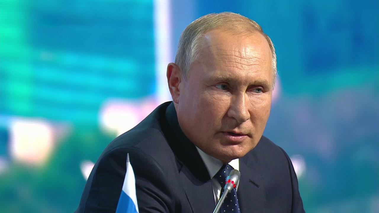Большая политика в центре внимания президента России во второй день Восточного экономического форума