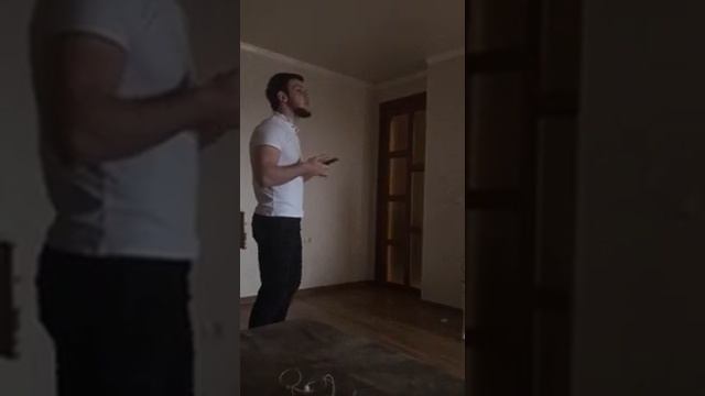 Чеченец четко поёт брату в подарок смотреть онлайн
