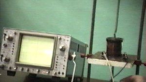 КОЛЕБАНИЯ МАГНИТА В КАТУШКЕ.ФИЗИКА.ХРОНИКА