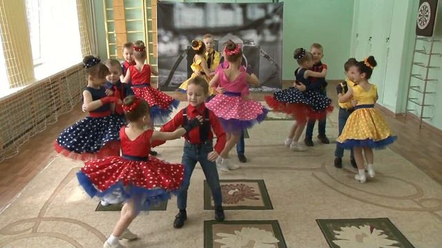 Танец "Старая пластинка"