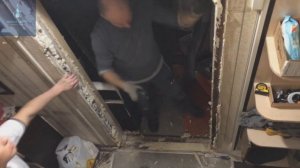 ✔ Демонтаж и Установка Железной Входной Двери ? в Коммуналке СПБ / Дверь Форте Оптима с Зеркалом /