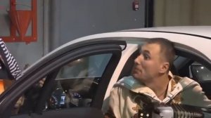 Девочка на белом мерседесе