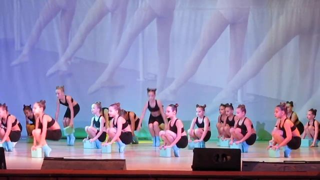 Кубики. Лапушки. "Танец для мамы". Дворец детского творчества. Таганрог. 25.11.2023 смотреть онлайн