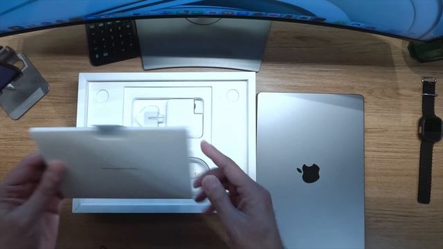 Buying a Refurbrished MacBook Pro M2 from Apple  unboxing