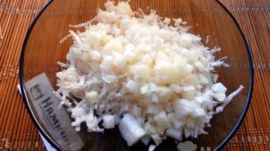 Салат с крабовыми палочками, вареными яйцами и дайконом