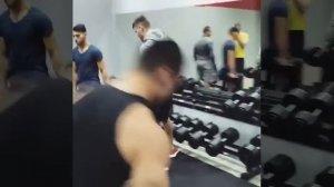 Подъем гантелей в наклоне 40 кг по 10 раз на каждую руку!