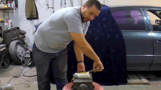 Проводим эксперимент - взрыв подушки безопасности из сидения. смотреть онлайн