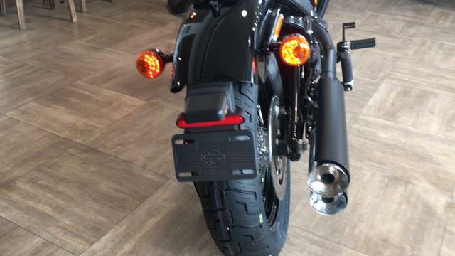 Street Bob 114 Harley-Davidson (Vivid Black) смотреть онлайн