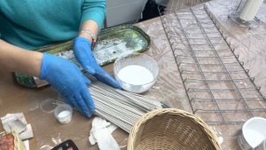 Крашу трубочки в белый цвет /бумажная лоза / ручная работа /Handarbeit
