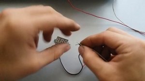 Простой цифровой встраиваемый вольтметр из Китая
