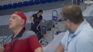 УБОРЩИЦА ОКАЗАЛАСЬ ХОРОШЕЙ ВОЛЕЙБОЛИСТКОЙ