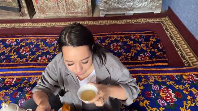 Uzbekistan. Татарка в узбекском кишлаке. Как танцуют страусы?