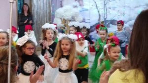 Новогодняя пляска в старшей группе Потолок ледяной