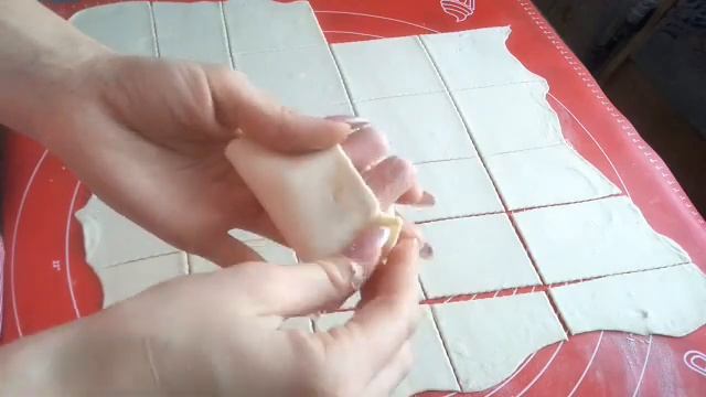 СОСИСКИ В ТЕСТЕ "Ушки кролика в конвертики" \Сосиски в слоеном тесте. ГОТОВЛЮ С ПИТОМЦЕМ. смотреть онлайн