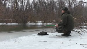 Рыбалка на поплавок в феврале на реке.