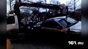 Эвакуатор уронил машину на иномарки