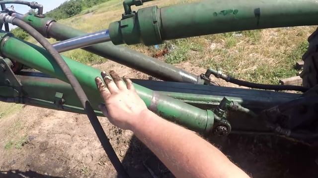 Замена масла гидравлики экскаватора ЮМЗ. Натяжка поворотной цепи.