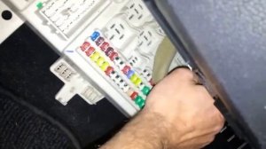 Mazda Axela BCM/Fuse box location and removal