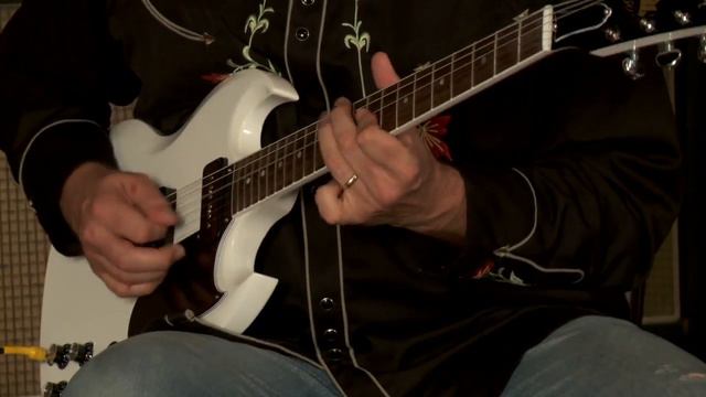 Gibson 50th Anniversary Pete Townshend Signature SG • SN: 122911408 смотреть онлайн