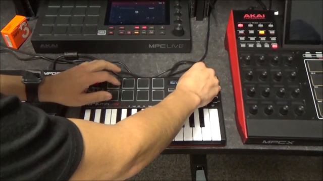 【AKAI/MPK Mini Play】内蔵音源でＰＣいらず？！どこでも演奏ＯＫなポータブルMIDIキーボード！ смотреть онлайн