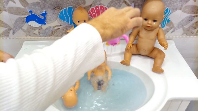 Baby Born Swimming in the Sink Zapf Creation toy Fun video смотреть онлайн