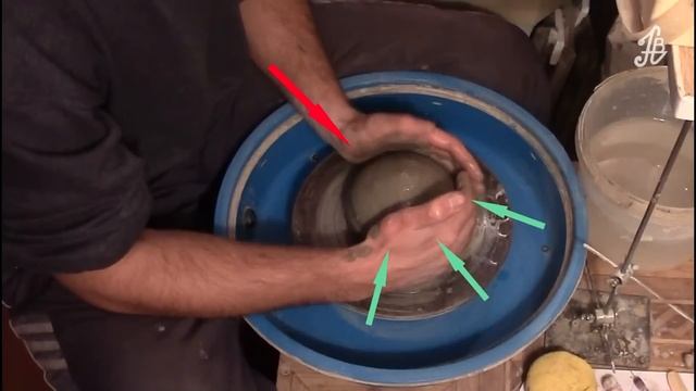 Как центрировать глину на гончарном круге