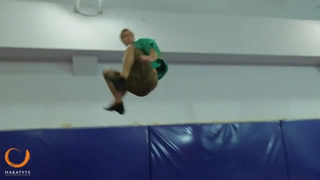 Саша Сучков - тренер спортивного центра "На Батуте" смотреть онлайн