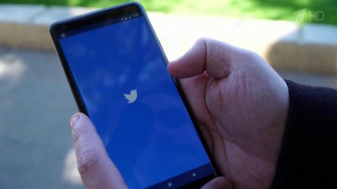"Твиттер" не удаляет тысячи публикаций с запрещенным контентом, несмотря на требования Роскомнадзора