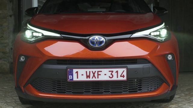 2020 Toyota C-HR Hybrid - Compact SUV !! смотреть онлайн