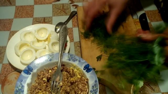 Закуска из фаршированных яиц. Праздничный рецепт. #суфикс смотреть онлайн
