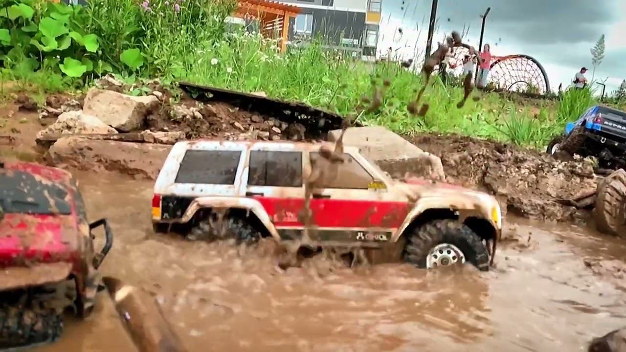 Axial scx10 ii или rgt ex86100 v2? Mud test