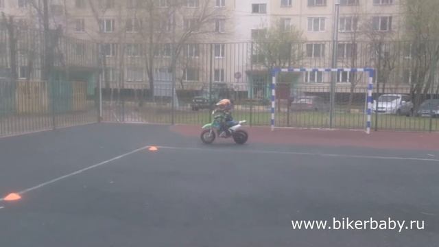 Учимся ездить на мотоцикле смотреть онлайн