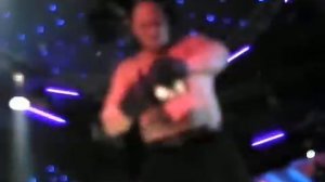 Петр Филаретов разрывает сковороду