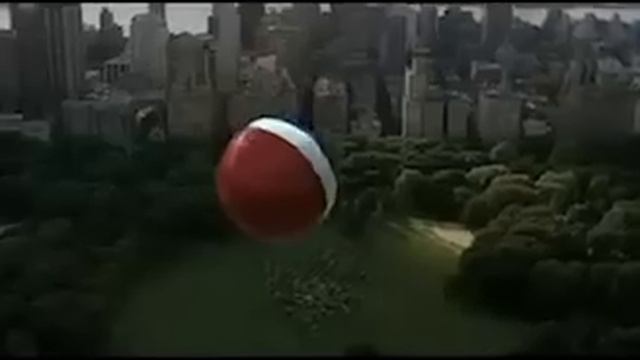 Pepsi Beach Ball Commercial смотреть онлайн