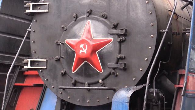 Пассажирский паровоз П36-0027 на Белорусском вокзале смотреть онлайн