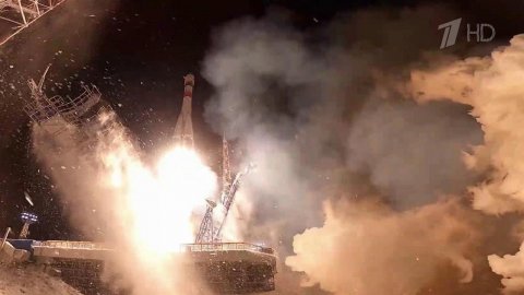 С космодрома Плесецк запущена ракета-носитель "Союз" с военным спутником